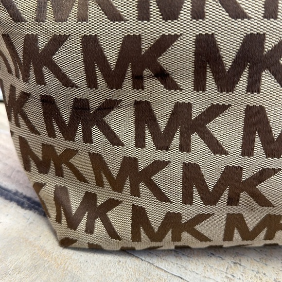 Michael Kors Jet Set Travel Large ChainShoulder Tote - Picture 8 of 10